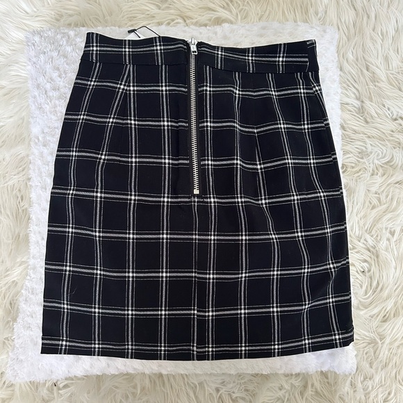 Mini Skirt - Picture 2 of 3